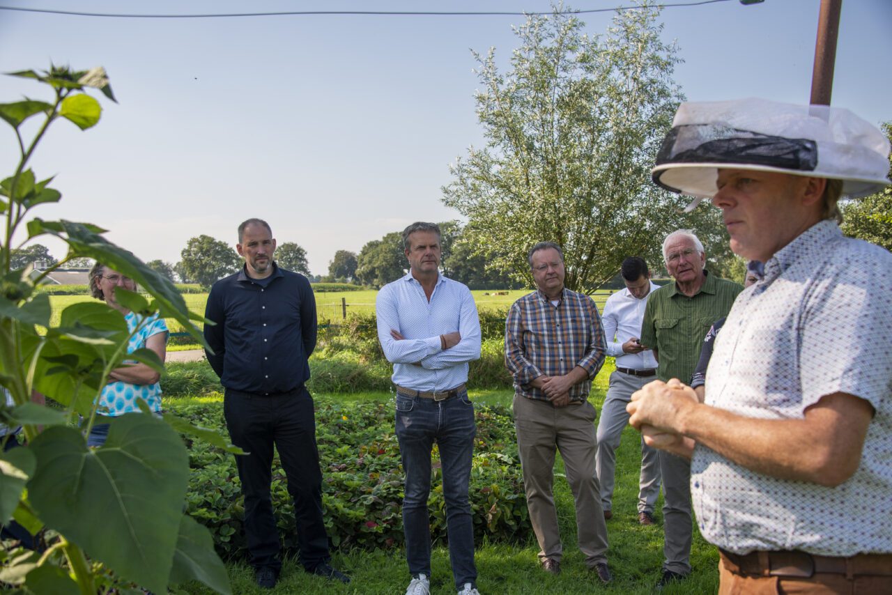 Op vrijdag 15 september bezocht Directeur-Generaal Agro Guido Landheer van het ministerie van LNV het Imkersoverleg voor een verdere kennismaking.