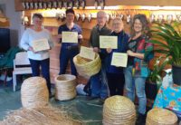 SabineBeckers, Laura Hengevelt, Th.J.M Hengevelt, Marinda Overvliet en Karin Schwiening ontvingen het certificaat van hun leermeester Hans Obbink 