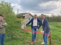 Opening bijenstal Greephorst door wethouder Patrick Moors © Aart Mudde 