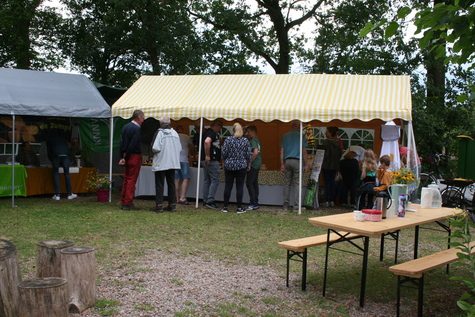 img-7693-het-was-gezellig-druk-bij-de-open-dag-in-de-bijenstal-in-doetinchem-foto-ina-van-der-vlist-1